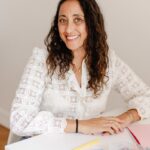 Accueil lynda portrait bureau sourire