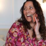 Accueil lynda portrait rire telephone